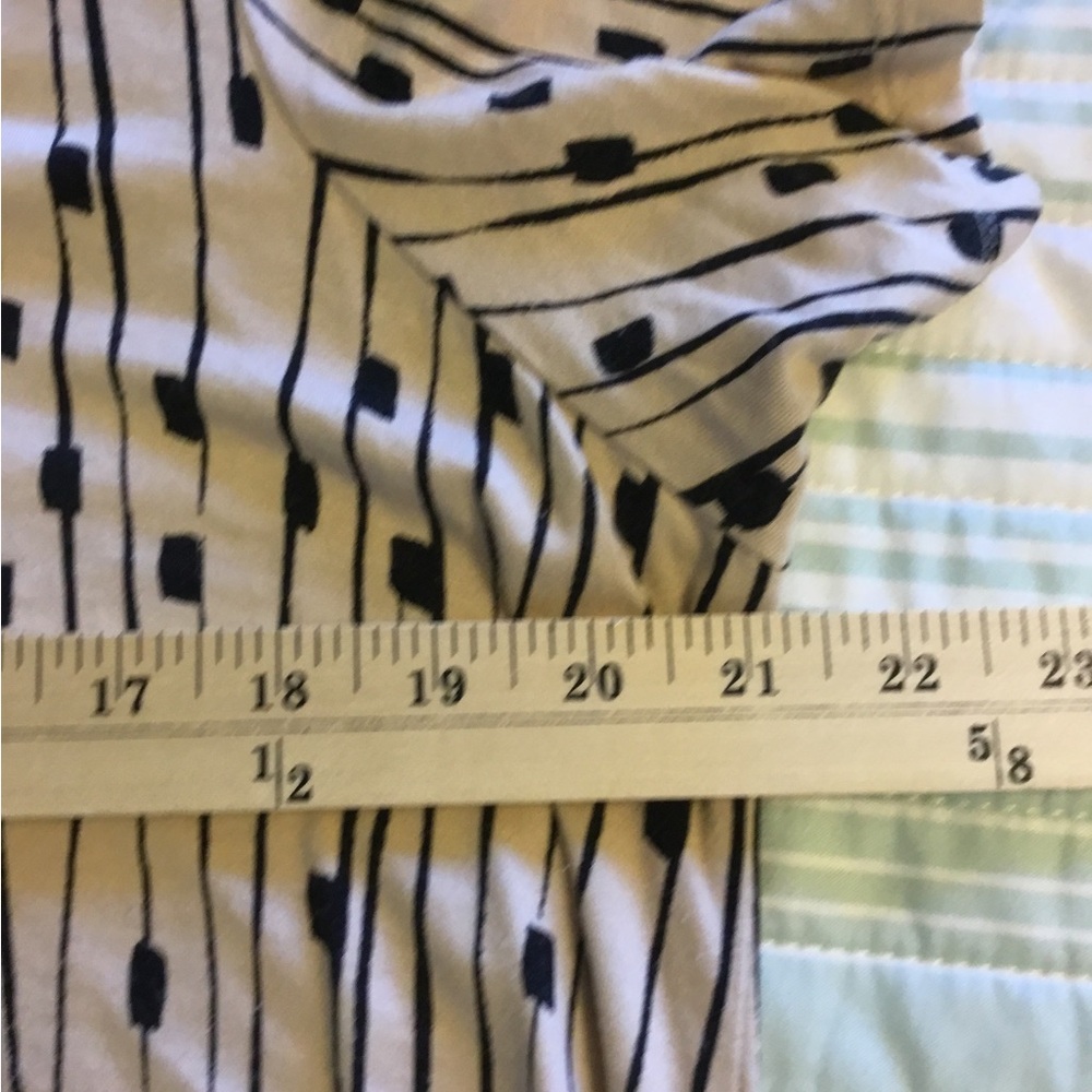 JM Collection Black & Cream 0X Patterned Top short sleeve scoop neck, dressy - Picture 7 of 8
